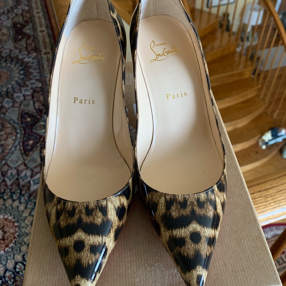 Christian Louboutin décolleté patent leopard pumps